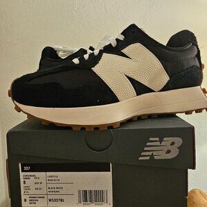 New Balance Women's 327  Black/White 8M - NWT